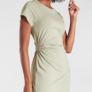 Express Side Brooch T-Shirt Dress
